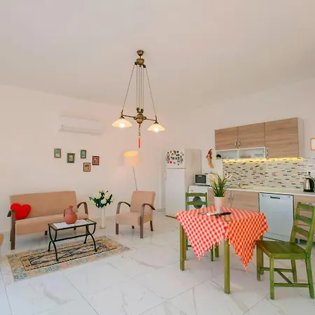 Villa Islamlarda Oezel Havuzlu Balayi Villasi *